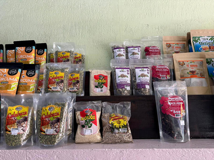 Interior y productos de Macrobiótica El SOL